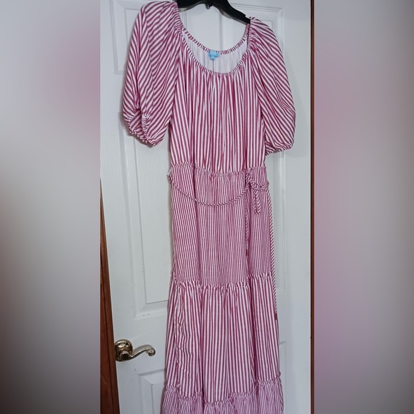 Women’s Draper James Pinstriped Flowy Dress - Picture 5 of 7